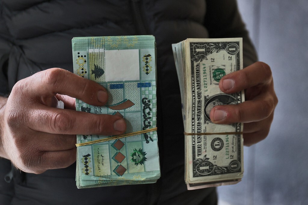 الليرة اللبنانية تواصل الانهيار أمام الدولار