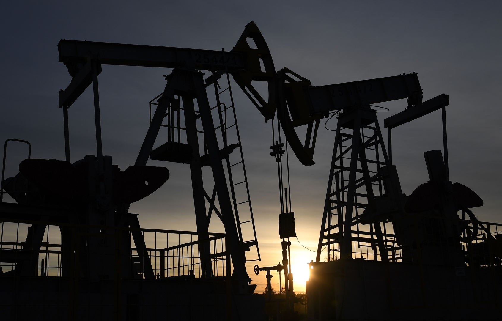 روسيا تقرر تمديد خفض إنتاجها النفطي حتى نهاية يونيو المقبل