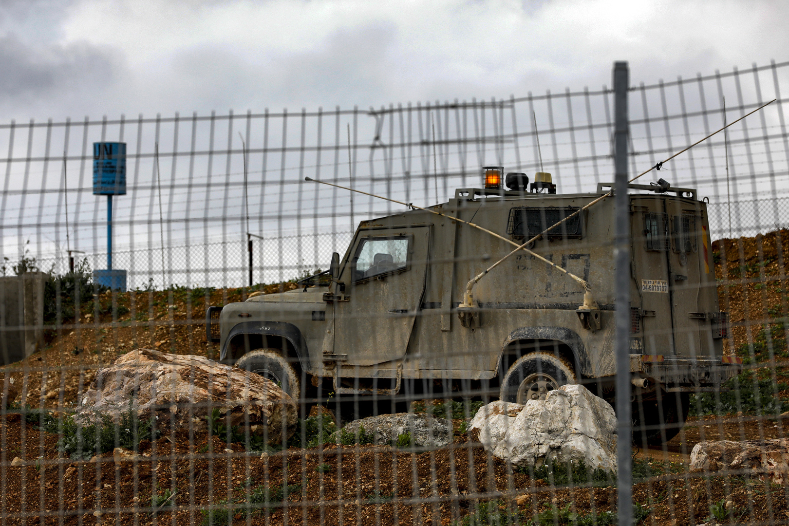 الجيش الإسرائيلي: منفذ عملية مجيدو تمكن من القفز عبر السياج الحدودي اللبناني باستخدام سلم