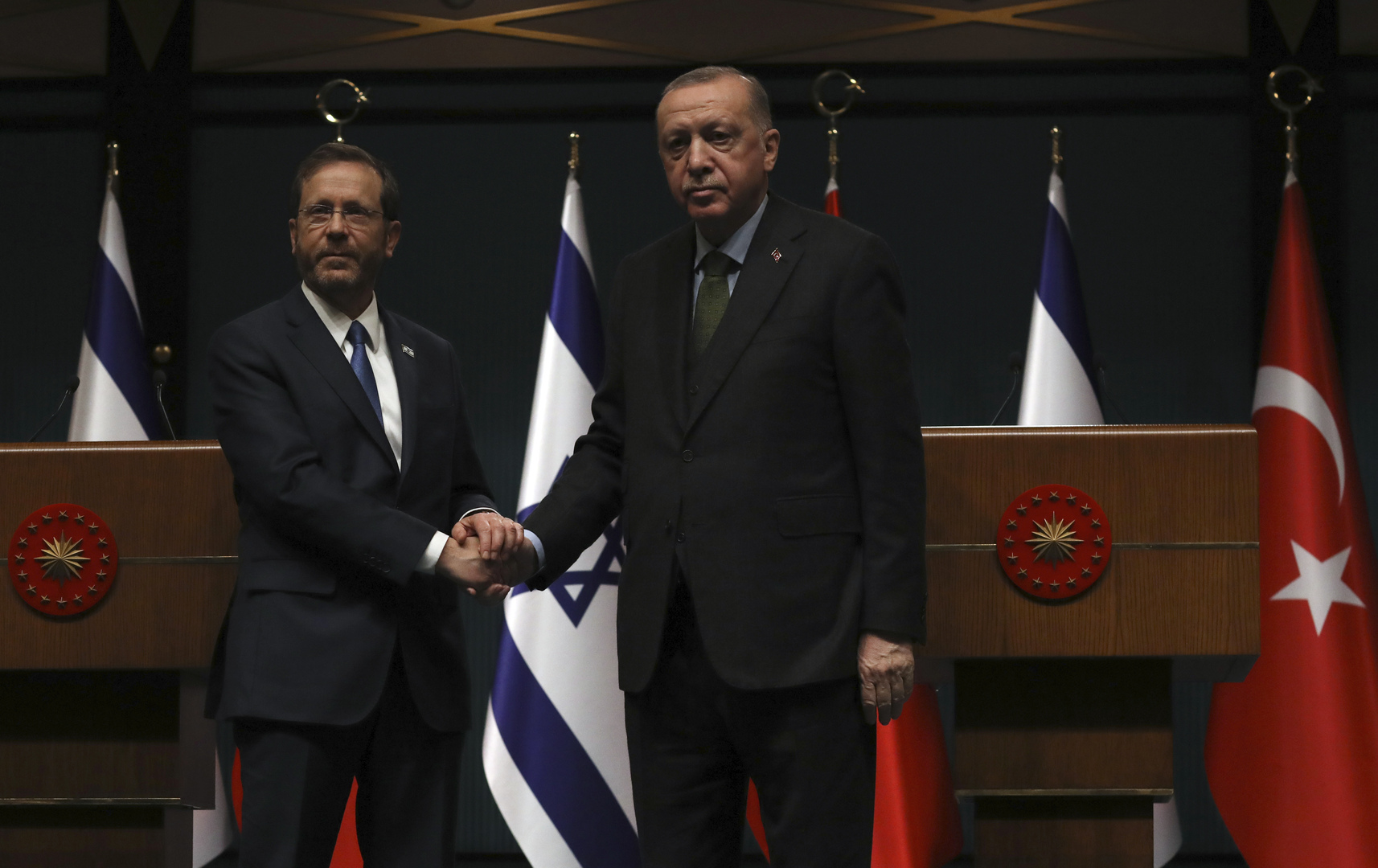 الرئيس التركي ونظيره الإسرائيلي يتبادلان التهاني ويبحثان العلاقات الثنائية