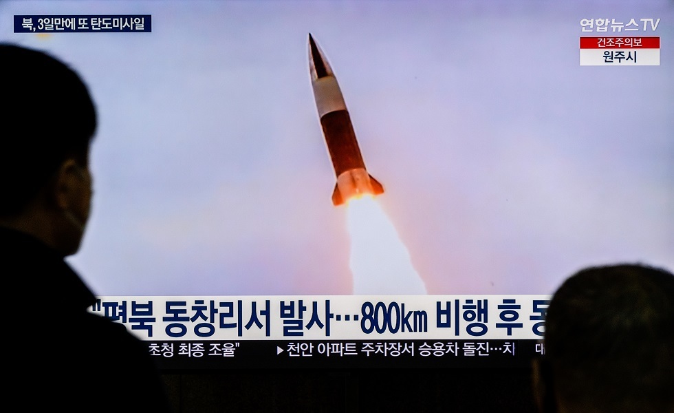 كوريا الشمالية تجري تجربة إطلاق صواريخ باليستية