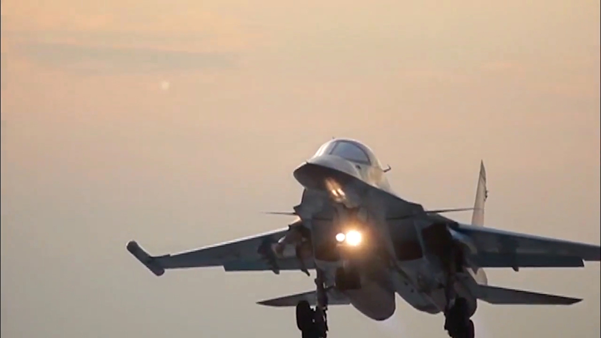 سينتكوم: الطائرات الروسية بأسلحتها المتنوعة تحلق فوق قاعدة التنف الأمريكية في سوريا باستمرار