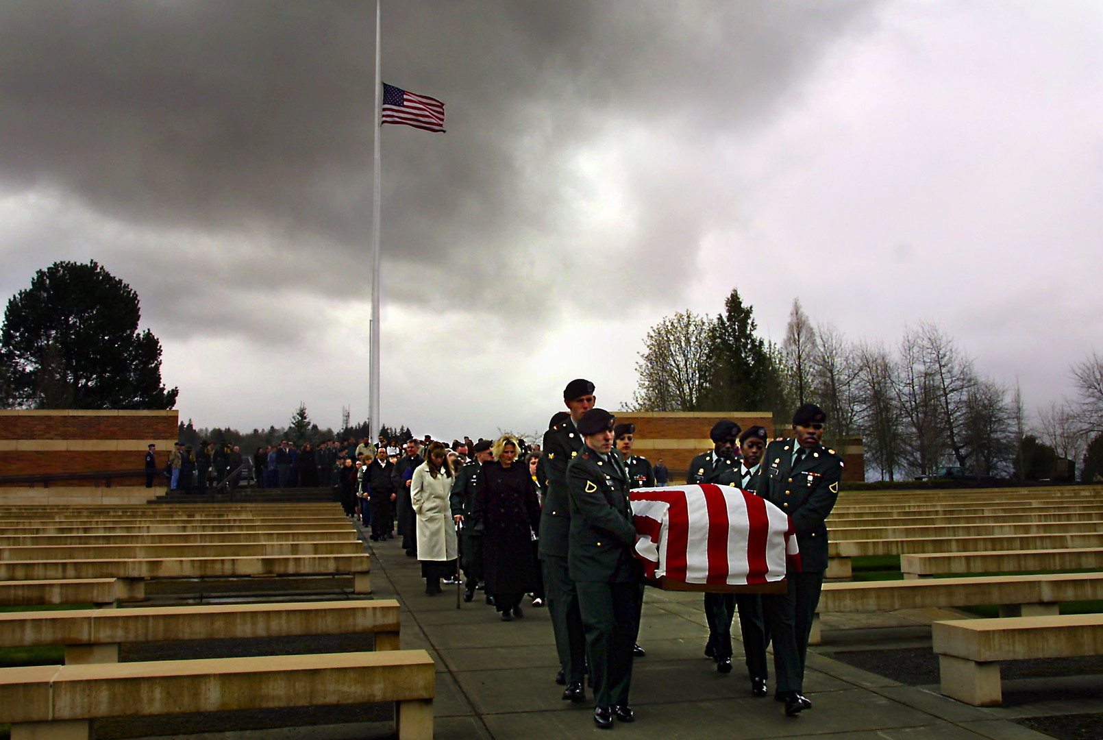 تأبين أحد الجنود الأمريكيين (Brandon Tobler) الذي قتل خلال غزو العراق عام 2003.