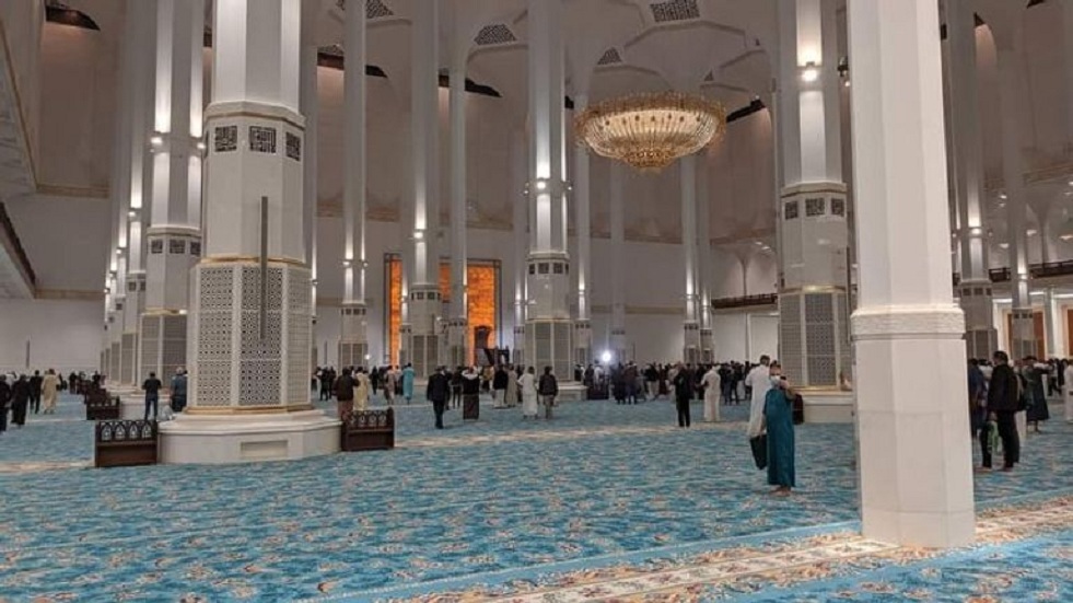 وزير الشؤون الدينية الجزائري يدعو إلى عدم إطالة صلاة التراويح وزير الشؤون الدينية الجزائري يدعو إلى عدم إطالة صلاة التراويح