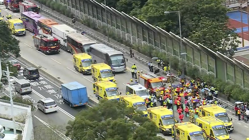 بالفيديو.. حادث مروري في هونغ كونغ يخلف عشرات الجرحى