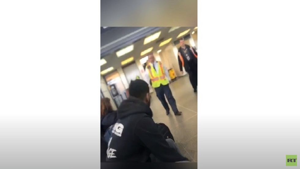 غضب في كندا بعد منع شاب من الصلاة في محطة للقطارات (فيديو)