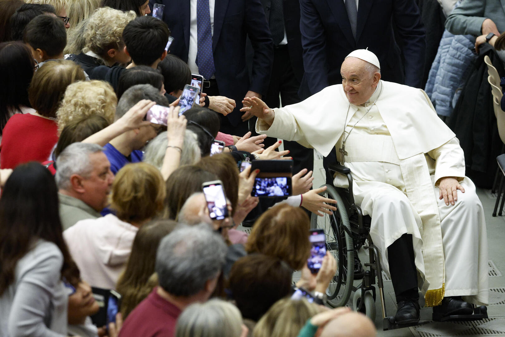 الفاتيكان.. البابا فرنسيس يوسع قانون الاعتداء الجنسي