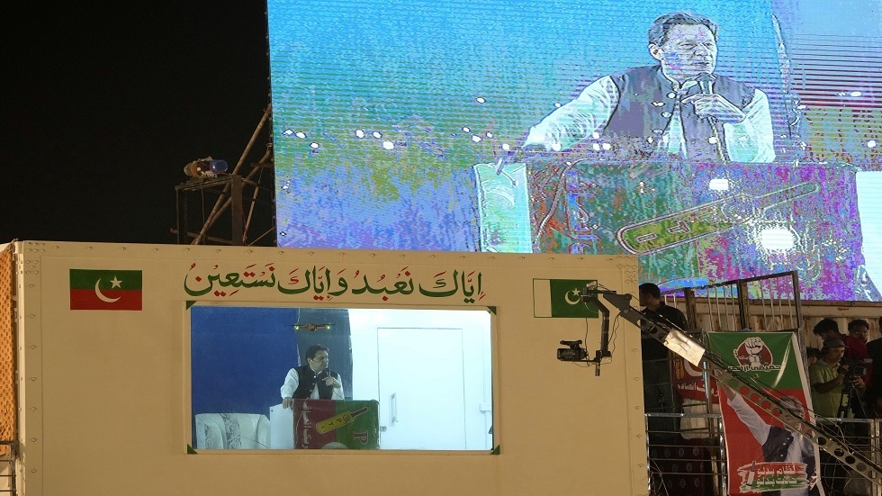 باكستان.. عمران خان يطرح خطة إنقاذ اقتصادية أمام حشد من مؤيديه