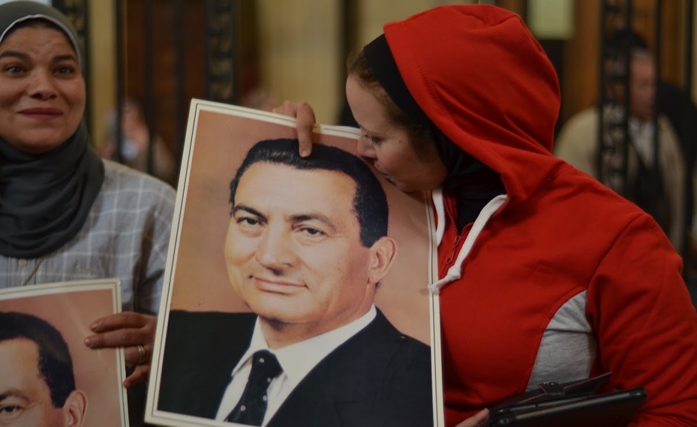 علاء مبارك يغرّد على ترقية السادات لوالده إلى 