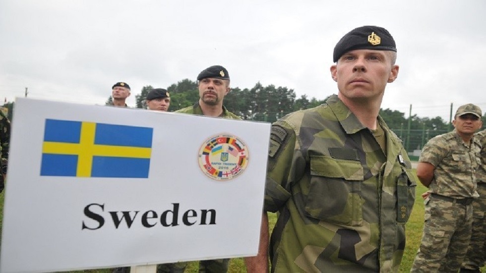 الجيش السويدي يحظر 