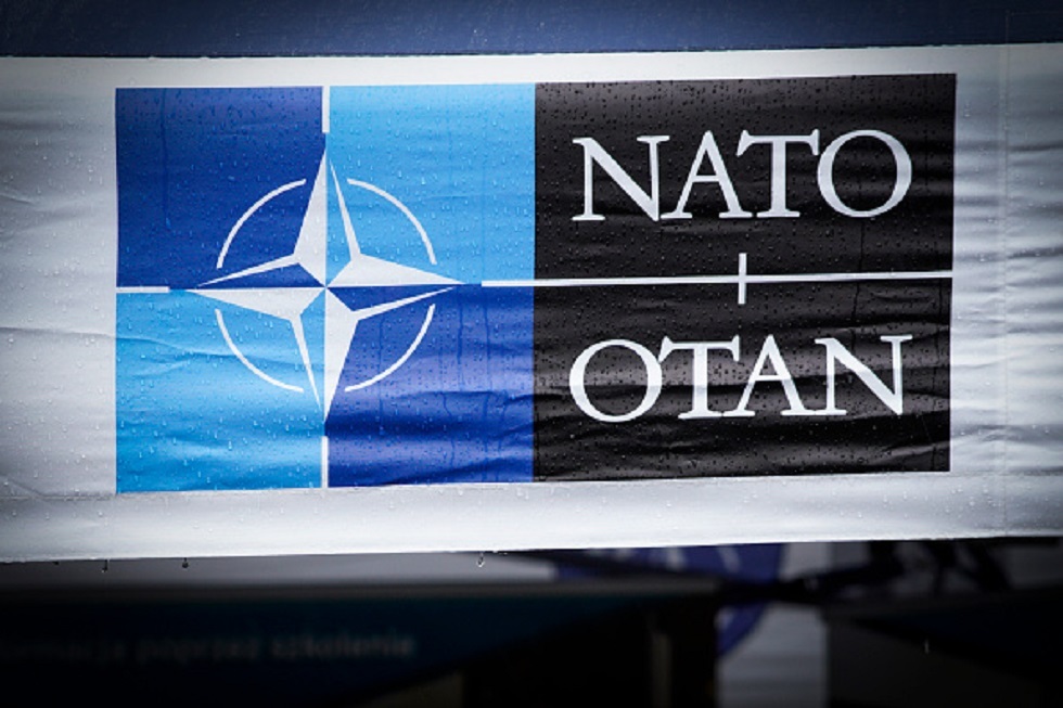 نائب أوروبي سابق يصف سياسة الناتو في أوكرانيا بالجنون