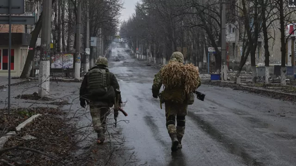فرنسا تعلن مضاعفة إمداداتها من قذائف عيار 155 ملم للقوات الأوكرانية اعتبارا من نهاية مارس الجاري