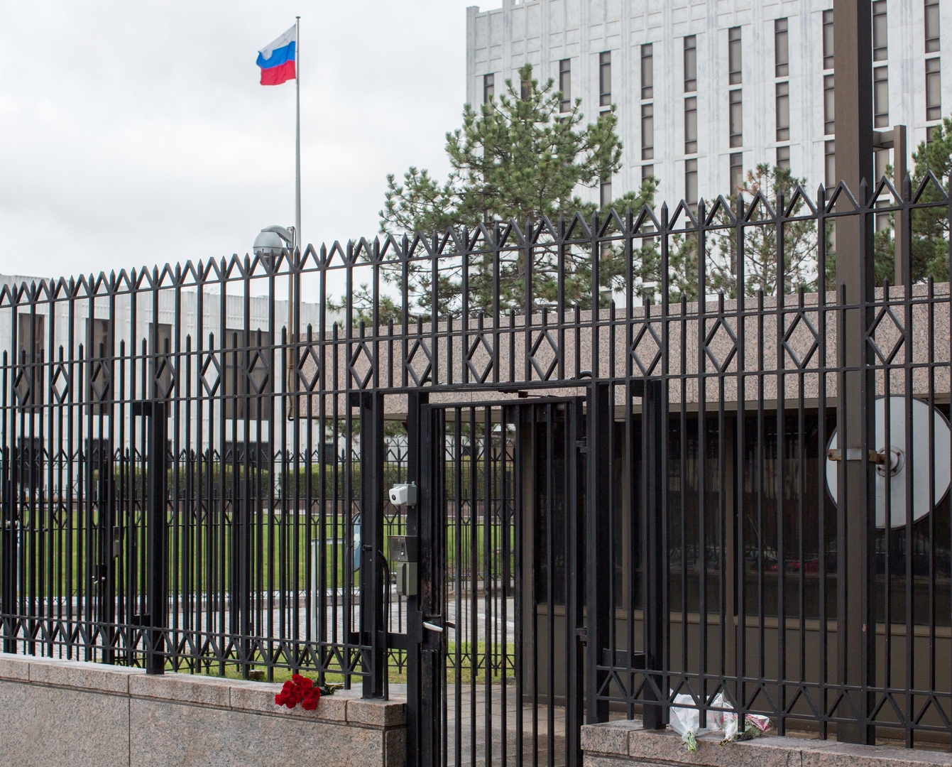 السفارة الروسية بواشنطن: السلطات الأمريكية تعمل كل ما بوسعها لمنع كشف ملابسات تفجير 