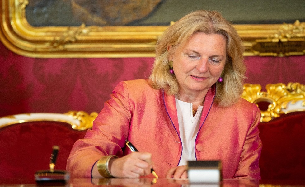 وزيرة الخارجية النمساوية السابقة كارين كنايسل