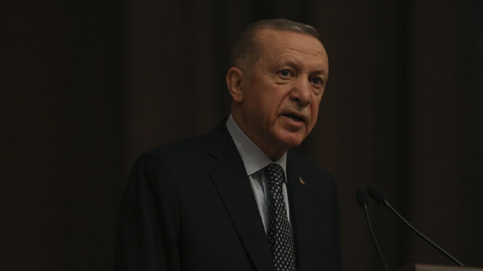 أردوغان يشن هجوما لاذعا على المعارضة ويتهمها بالخيانة