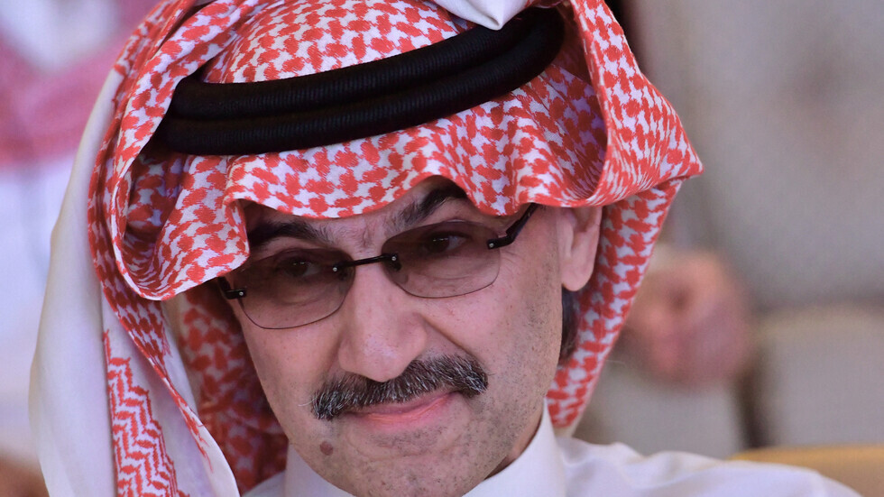 ظهور الفنان السعودي  فيصل العيسى مع الأمير الوليد بن طلال يثير تفاعلا (فيديو)