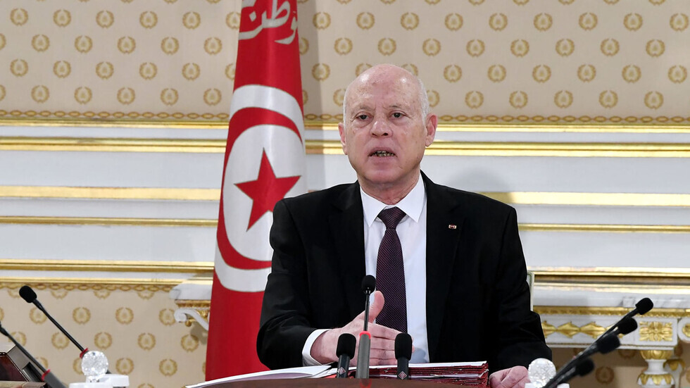 الرئيس التونسي يقيل واليا ويأمر بفتح تحقيق قضائي ضده
