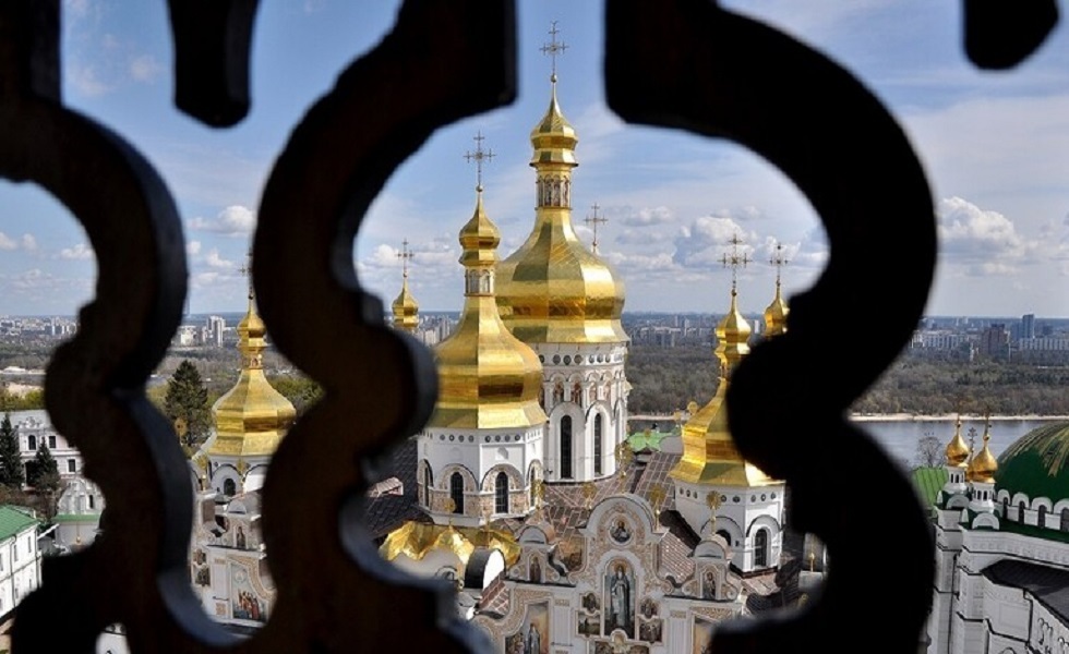 زيلينسكي يريد استبعاد مؤيدي روسيا من الكنيسة الأرثوذكسية الأوكرانية