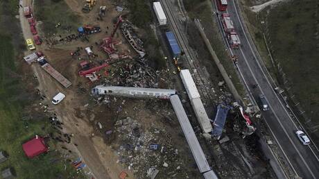 استقالة وزير النقل اليوناني بعد مقتل 36 شخصا بتصادم قطارين