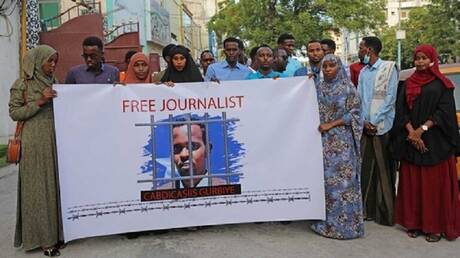 الصومال.. إعادة سجن صحفي بعد إطلاق سراحه