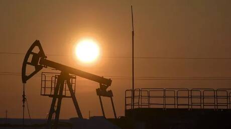 انخفاض حاد في أسعار النفط العالمية بعد أنباء عن انسحاب الإمارات من 