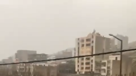تركيا...لحظة إنقاذ طفلة وامرأة جرفتهما السيول  (فيديو)