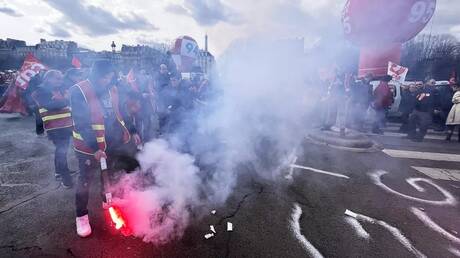 فرنسا.. أعمال عنف واعتقالات خلال احتجاجات ضد نظام التقاعد في ساحة الكونكورد (فيديو)