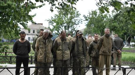 عشرات العسكريين الأوكرانيين يستسلمون للجيش الروسي خلال أسبوعين بجمهورية دونيتسك