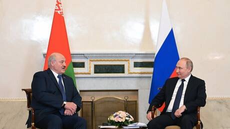 لوكاشينكو يكشف عن طبيعة محادثاته مع بوتين بشأن نشر أسلحة نووية في بيلاروس