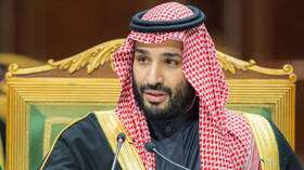 الأمير محمد بن سلمان خلال لقاء العليمي: ندعم كل الجهود للتوصل لحل سياسي شامل باليمن