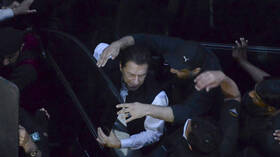 تلفزيون: وسط إجراءات أمنية عمران خان يتوجه إلى إسلام آباد لحضور جلسة المحكمة