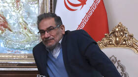 بحضور شمخاني.. طهران وبغداد توقعان اتفاقا أمنيا