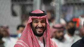 تواضع بن سلمان يشعل مواقع التواصل! (فيديو)