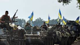 خبير عسكري: كييف تنقل كمية كبيرة من المعدات والجنود إلى ضواحي سلافيانسك