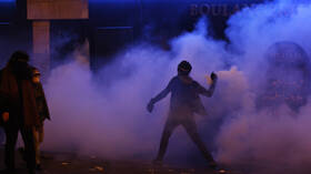 فرنسا..محتجون يتجمهرون في عدد كبير من المدن الفرنسية تنديدا بعنف الشرطة