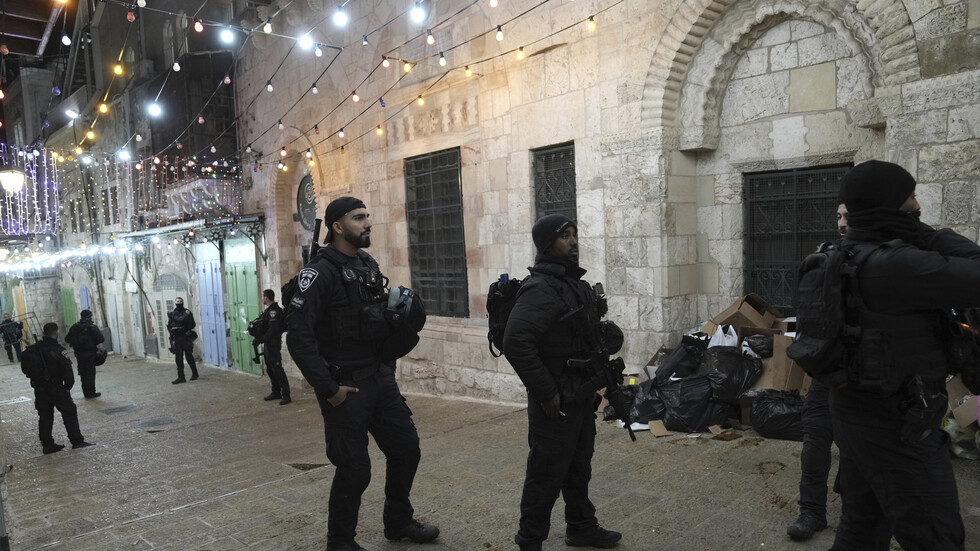 شهود عيان: جنود إسرائيليون يقتلون شابا فلسطينيا حاول حماية فتاة من الشرطة