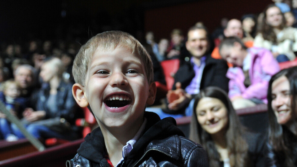 في يوم الضحك العالمي.. طبيب يتحدث عن تأثير الضحك على صحة الإنسان
