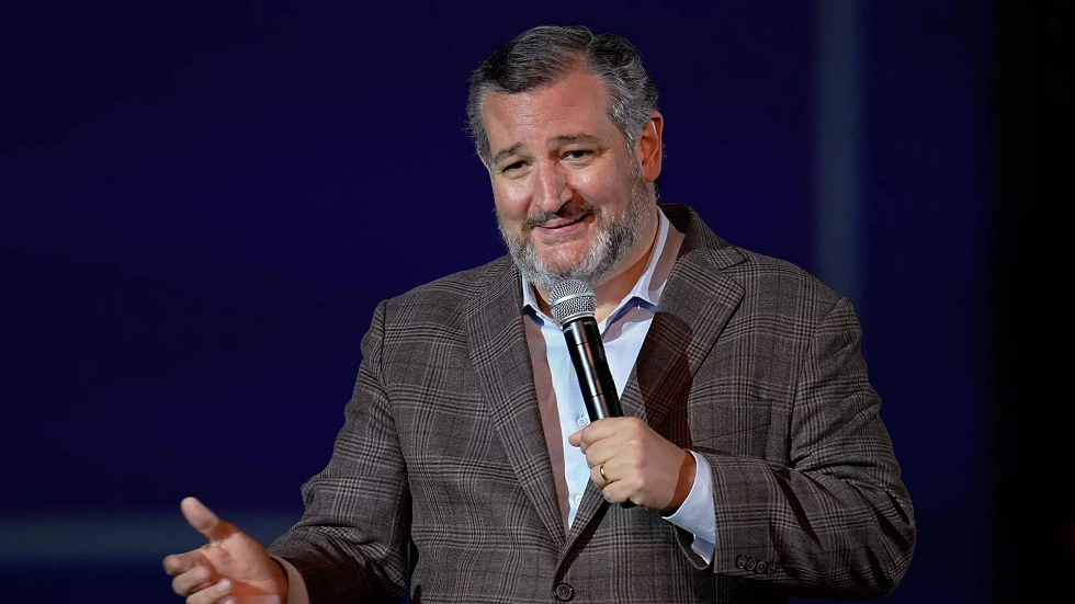 سيناتور أمريكي ينسى تاريخ بلاده ويتهم الصين بمعاداة الولايات المتحدة منذ ألف عام!