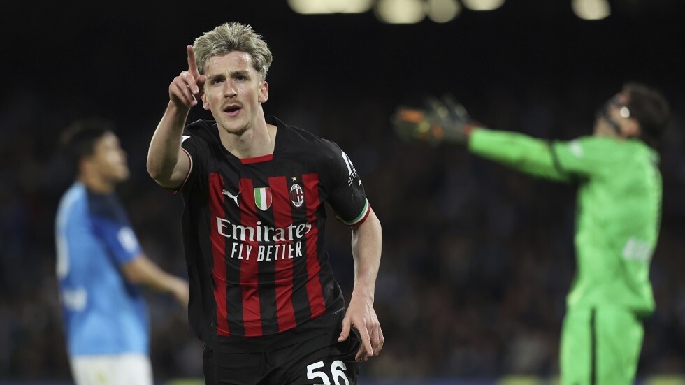 ميلان يكتسح نابولي في معقله محليا قبل مواجهتهما في دوري الأبطال (فيديو)