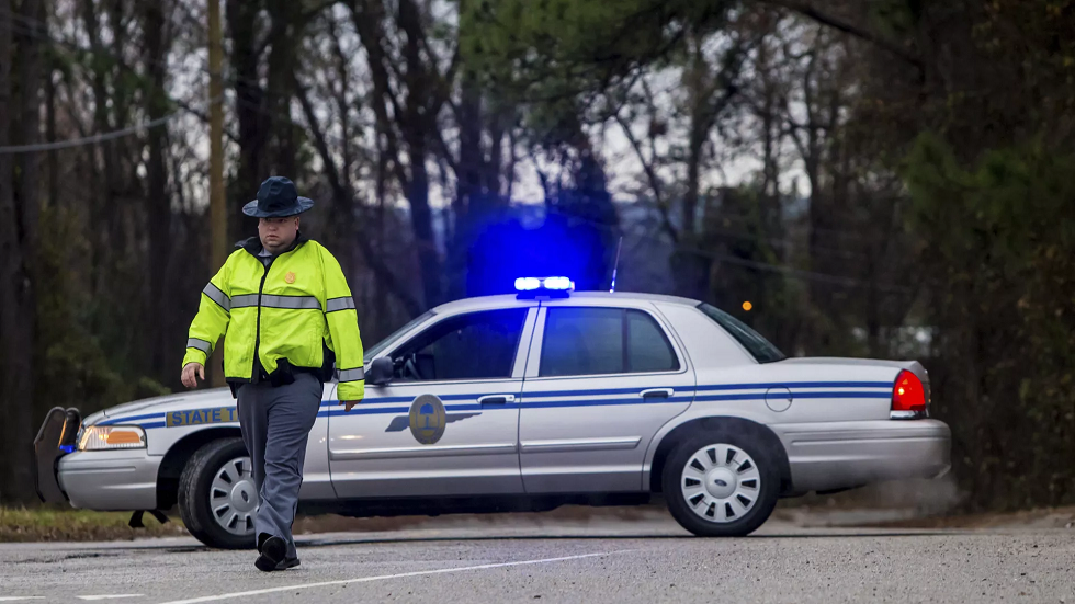 الولايات المتحدة.. خروج قطار محمل بالبيرة عن مساره و"ماراثون" بين المواطنين لجمع الغنائم (صور)