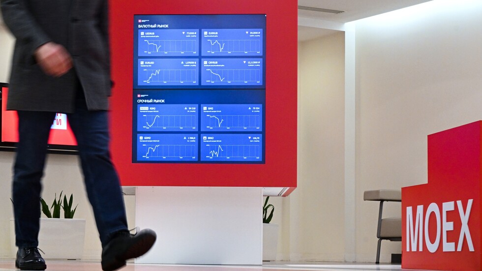مؤشر بورصة موسكو يسجل أعلى مستوى منذ 28 أبريل 2022