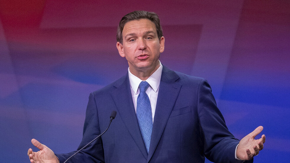 حاكم فلوريدا يوقع قانونا يسمح لأي شخص بحمل سلاح مخفي