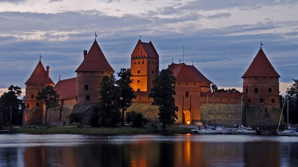 ليتوانيا تحظر شراء الروس لعقارات في البلاد