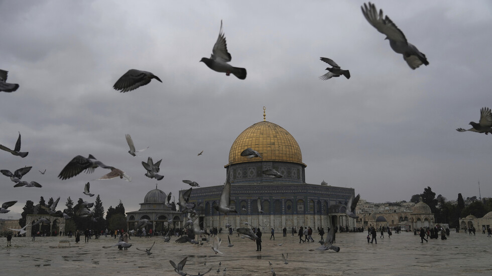 كبير حاخامات إسرائيل يمنع حمل قرابين حيوانية الى المسجد الأقصى في عيد الفصح