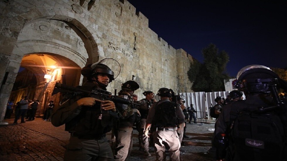 جرحى في اقتحام الجيش الإسرائيلي للمسجد الاقصى.. (فيديو)