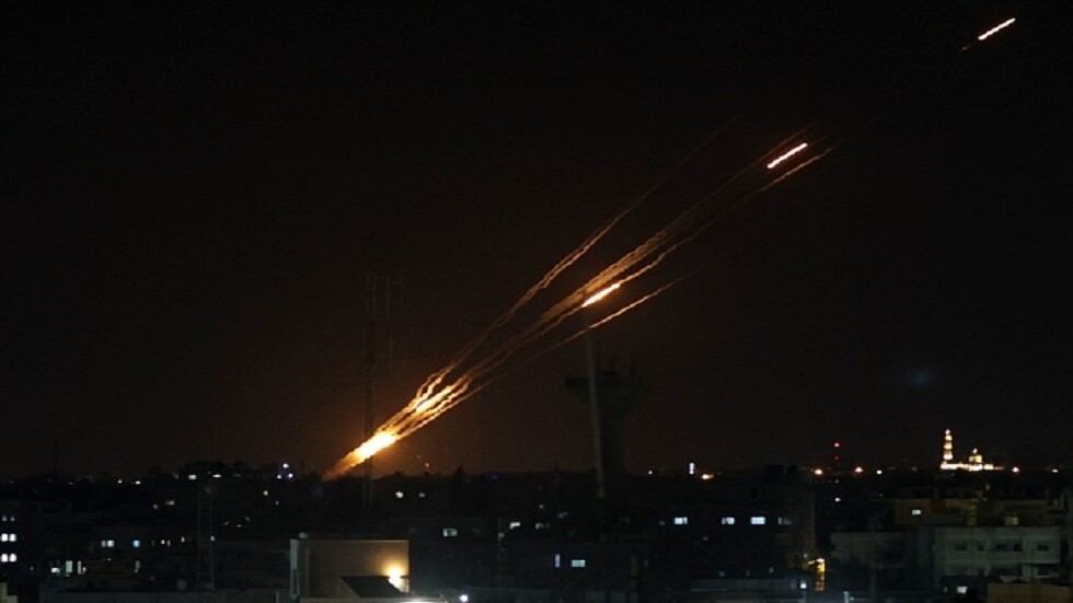 صواريخ من غزة تستهدف أهدافا إسرائيلية في غلاف القطاع تزامنا مع أحداث الأقصى