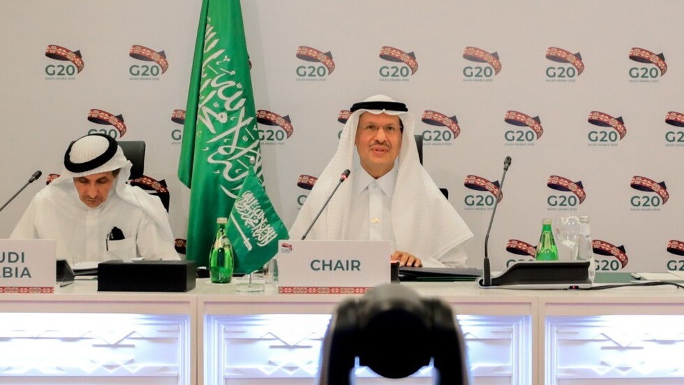 مواقع التواصل تستحضر تحذيرا أطلقه بن سلمان حول النفط (فيديو)