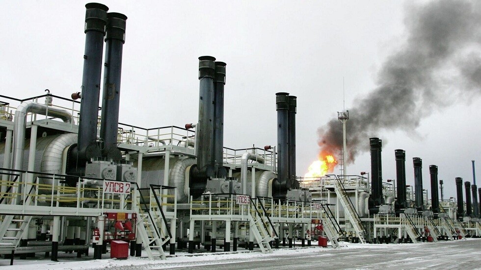 خبير اقتصادي مصري: قرار "أوبك+" يزعج بايدن والدول المستوردة للبنزين