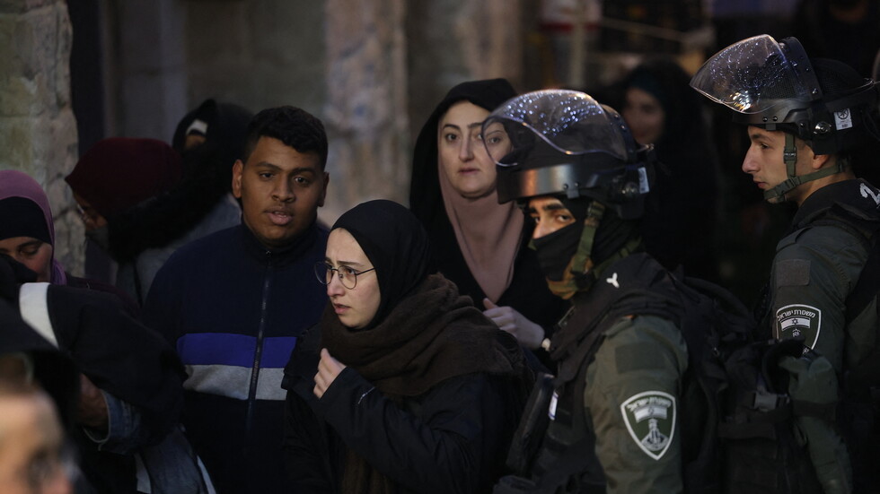 الأردن يحذر من استمرار اعتداءات الشرطة الإسرائيلية على المصلين في الأقصى