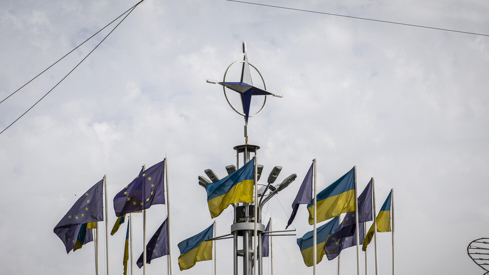 صحيفة: واشنطن تعارض وضع خارطة طريق لانضمام أوكرانيا إلى الناتو